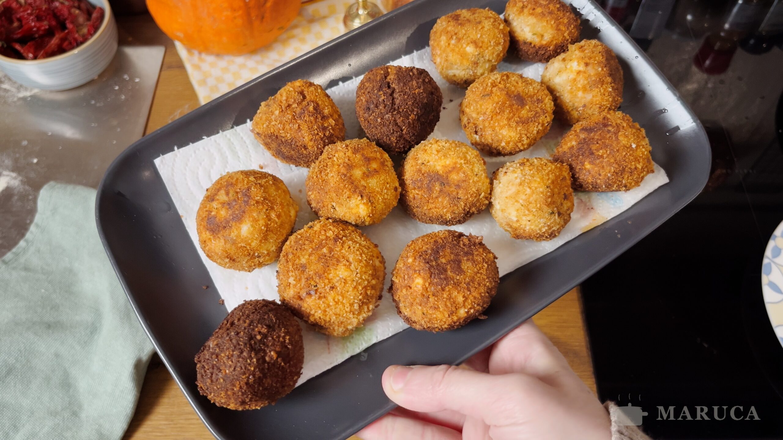 Albóndigas de ricota y atún fritas y al horno