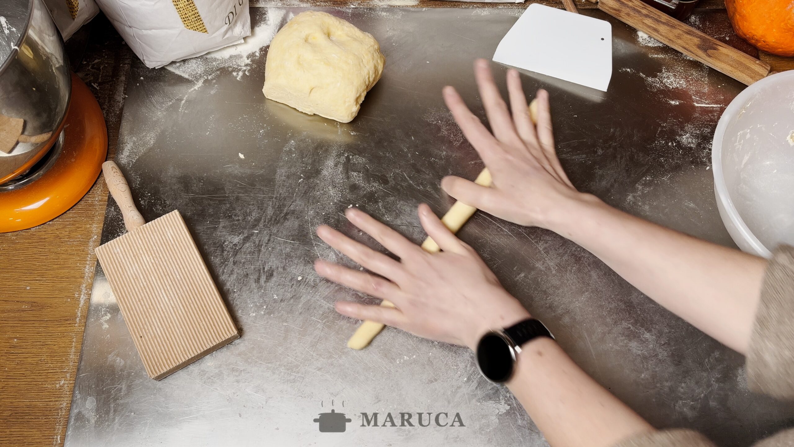 Formando ñoquis de ricota