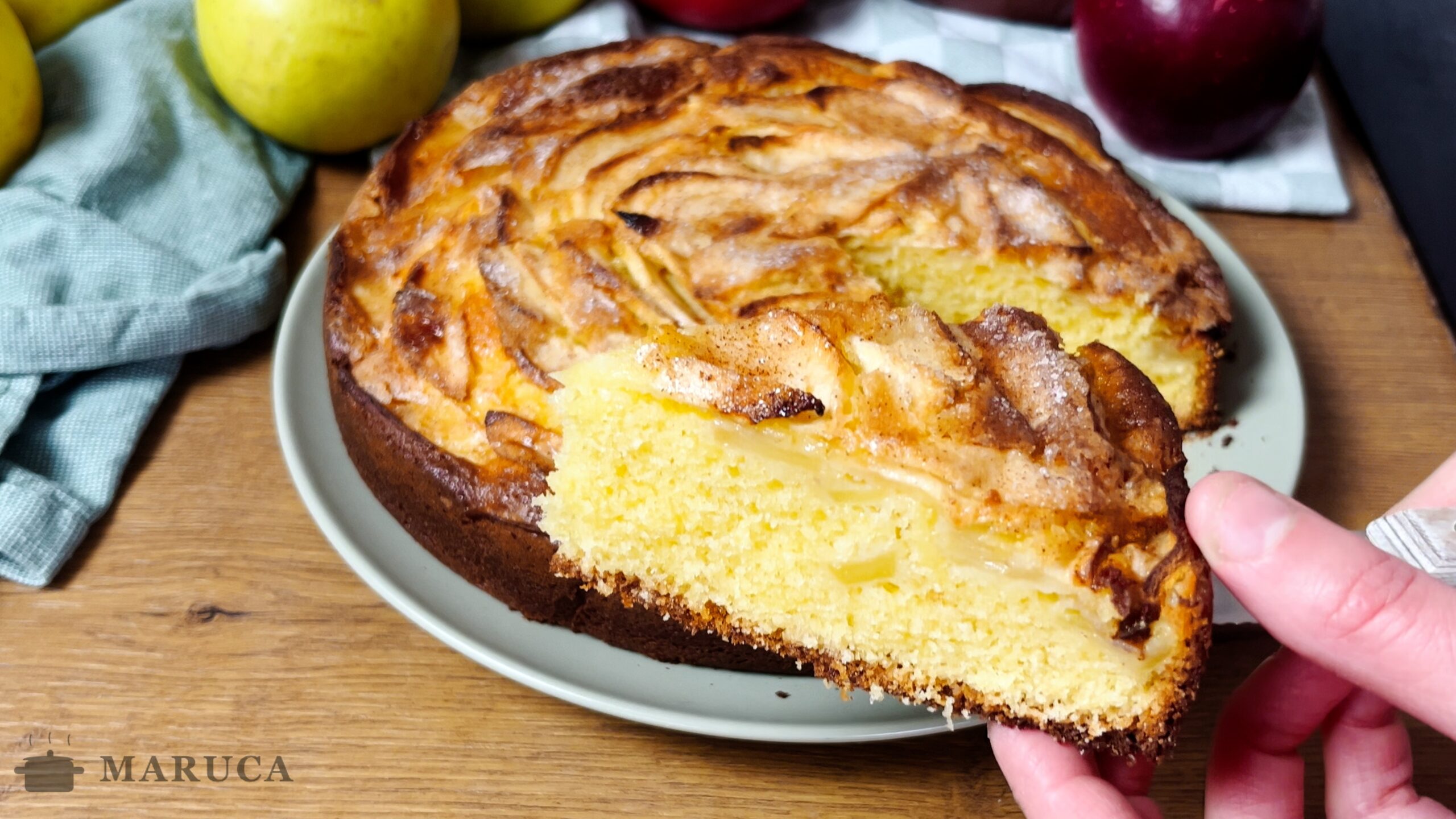 Torta de manzana esponjosa y húmeda (la hacés una vez y no la dejás más)
