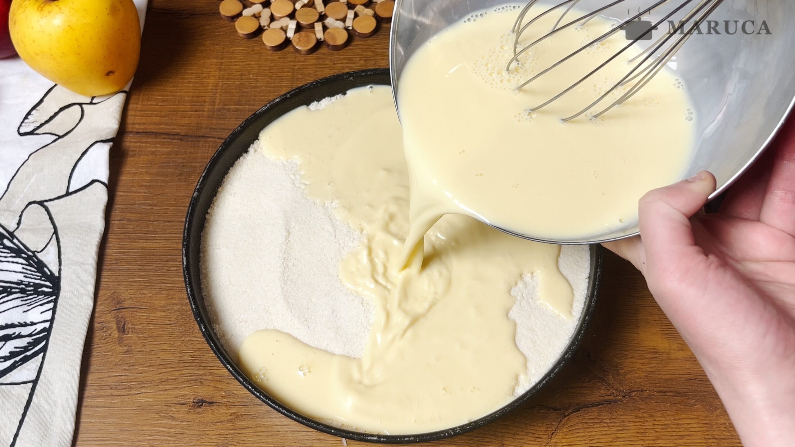 Torta de manzana cortada - vista interior