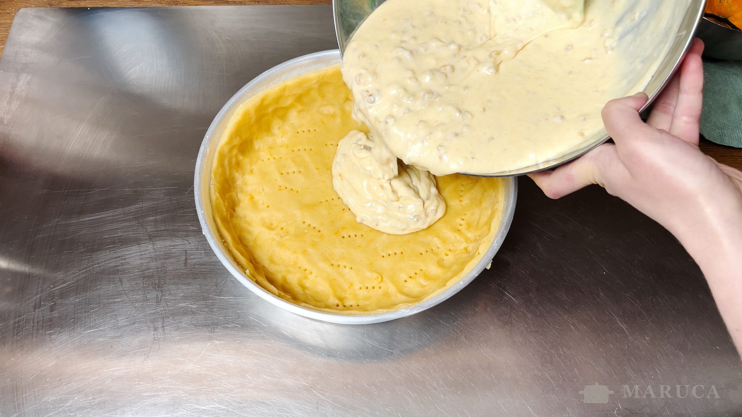 Pastiera napoletana - molde forrado con masa