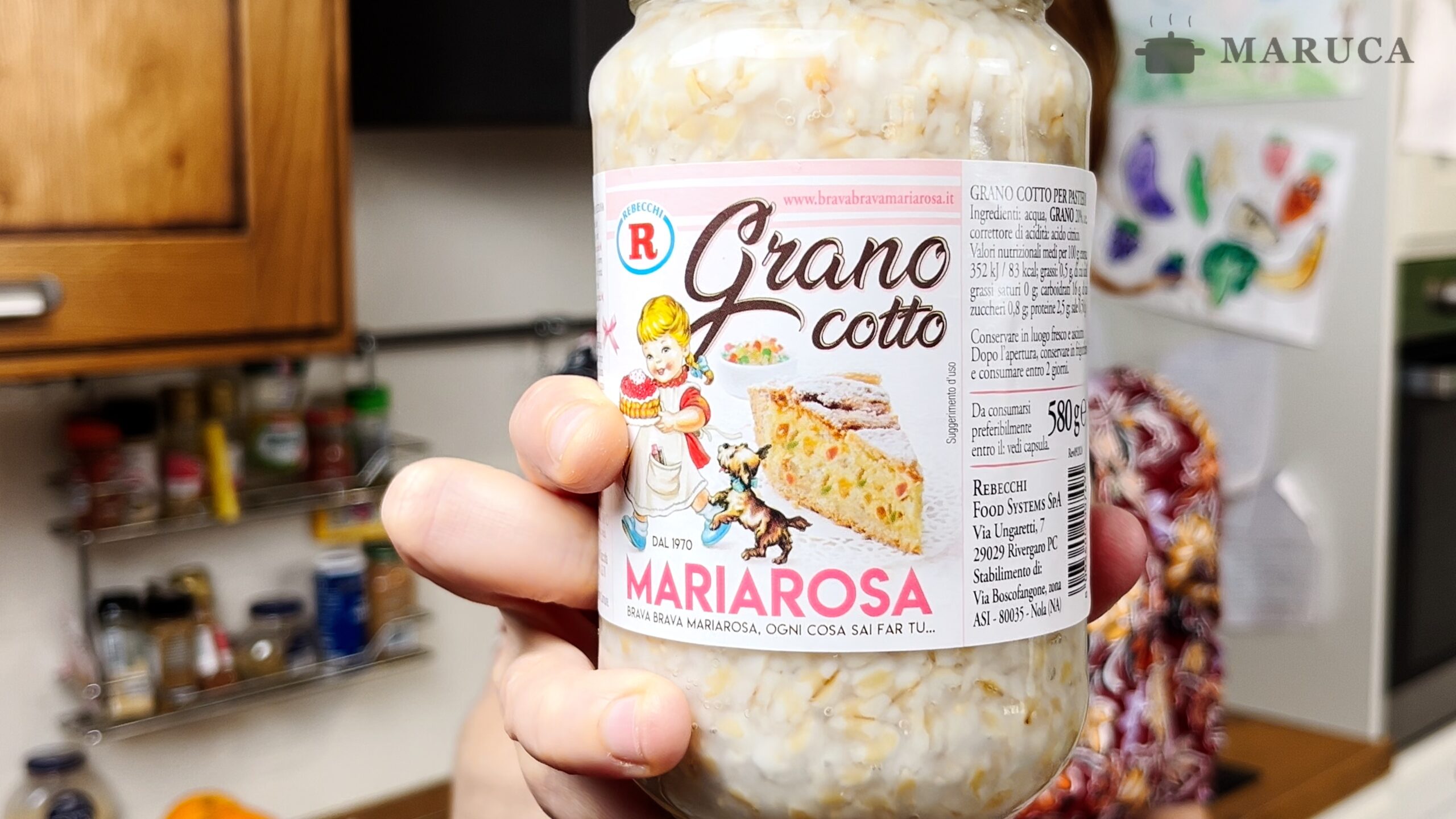 Pastiera napoletana - grano coto cocinándose en leche