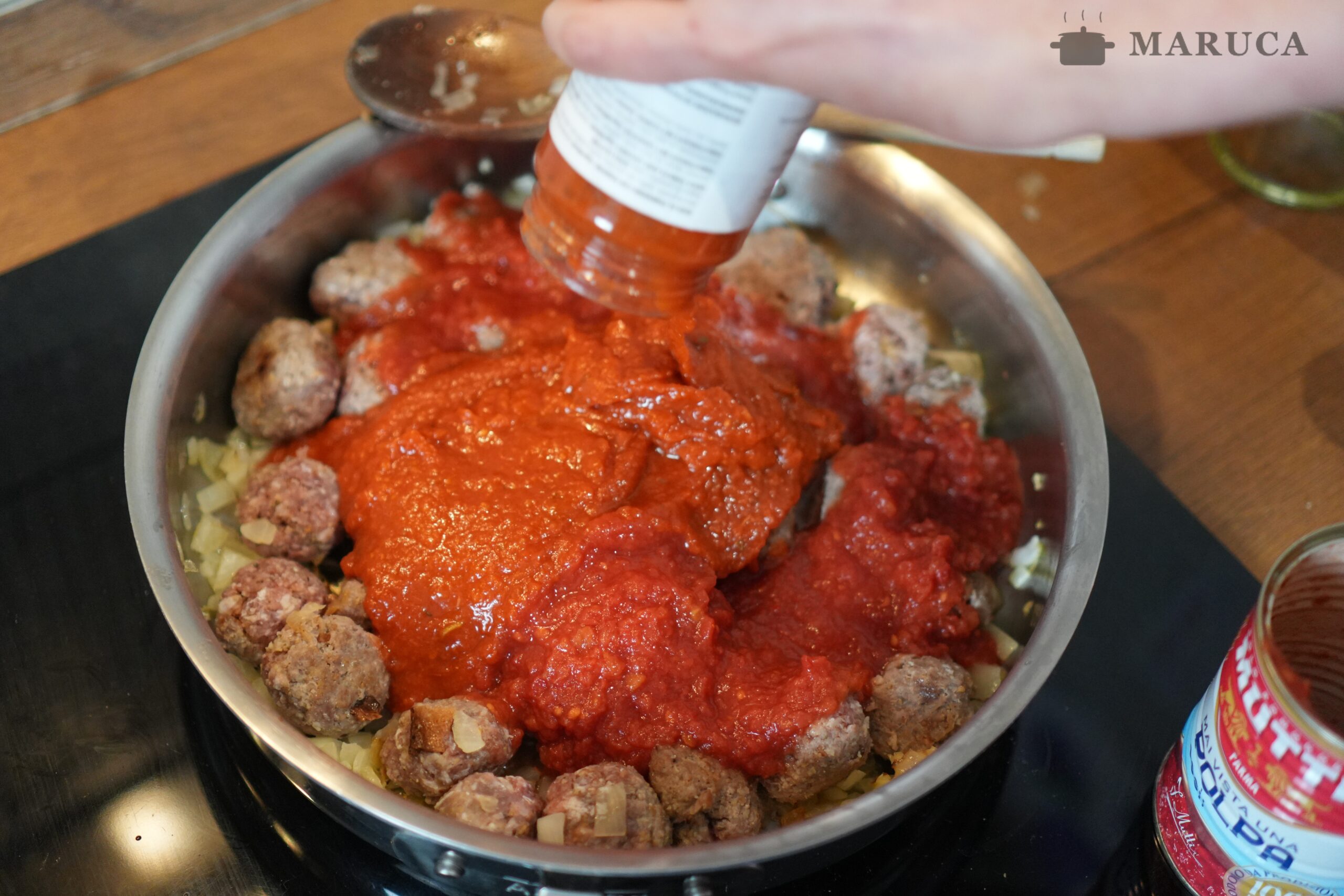 Passata de tomate con albóndigas — tuco casero