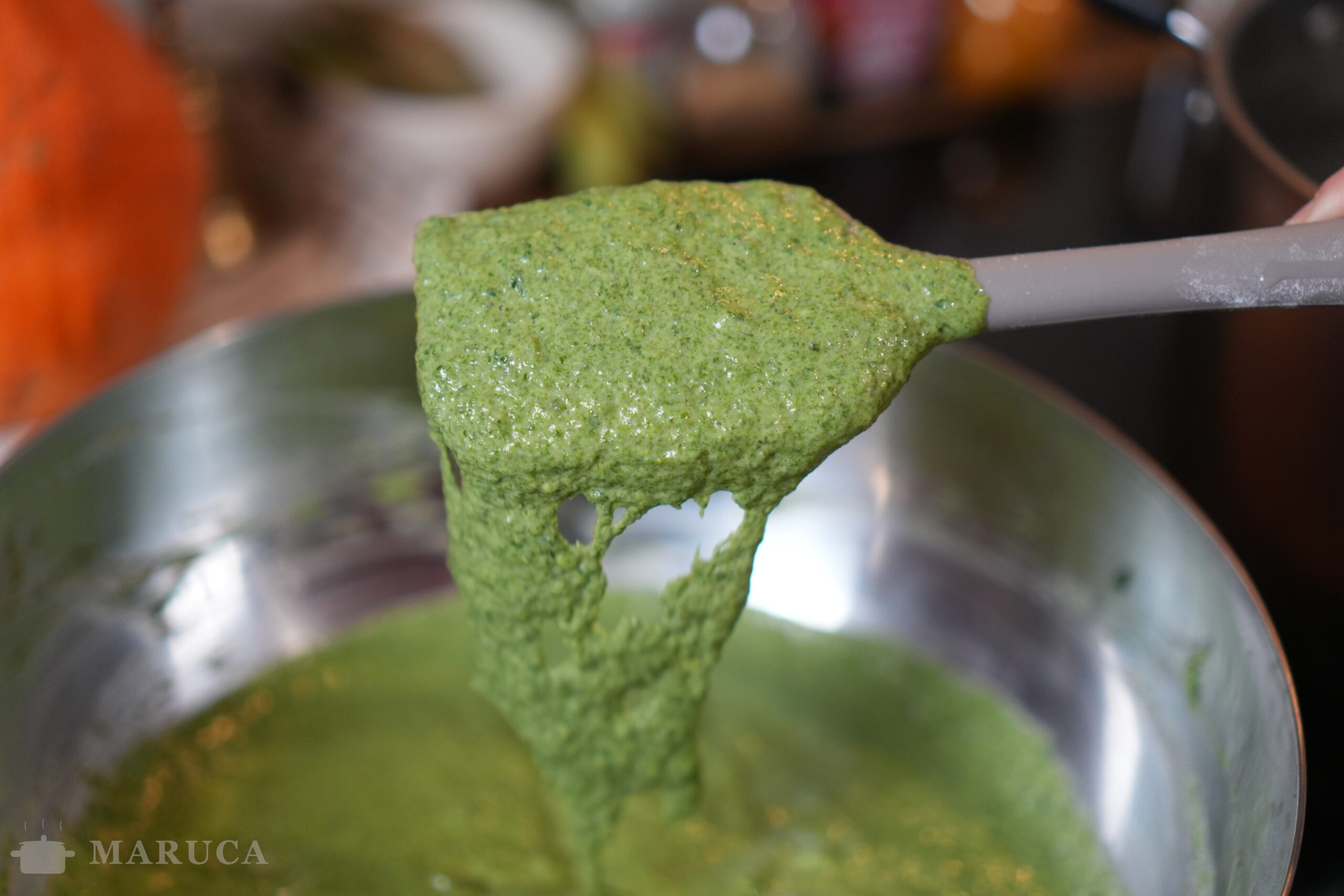 Consistencia correcta de la masa de spätzle de espinaca