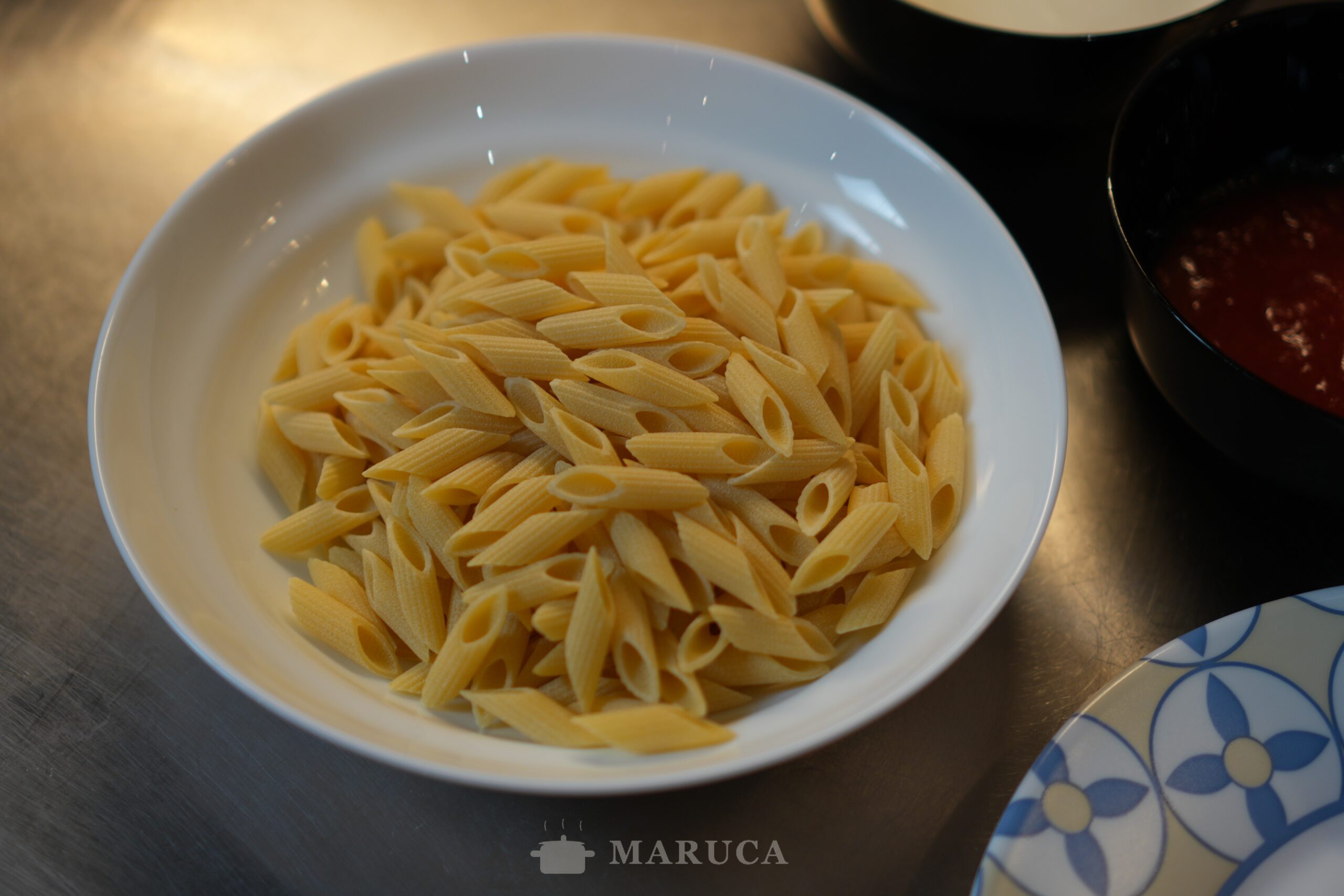 Pasta al Baffo: Receta Italiana con Jamón y Salsa de Tomate
