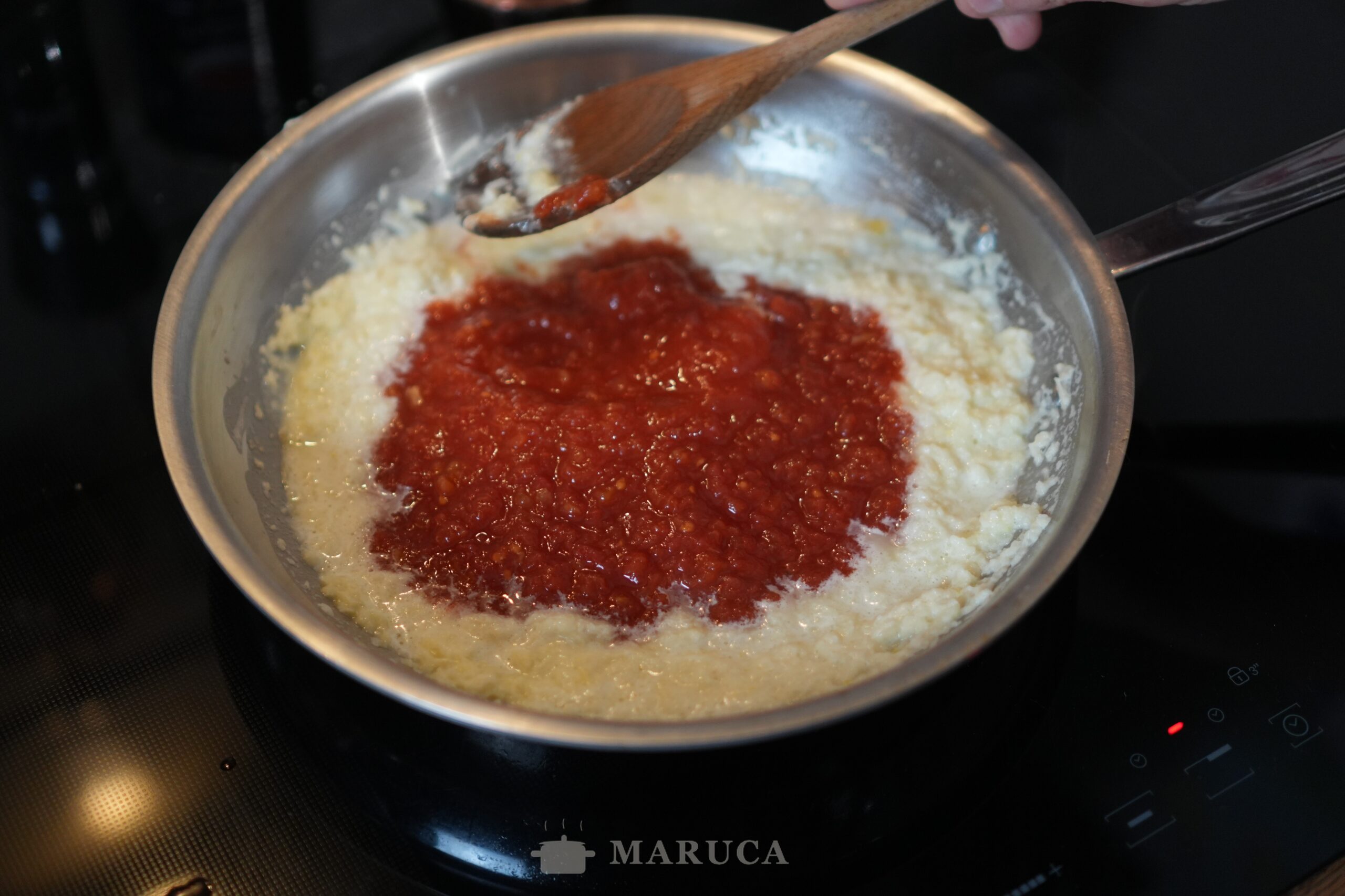 Agregando la passata al aglione