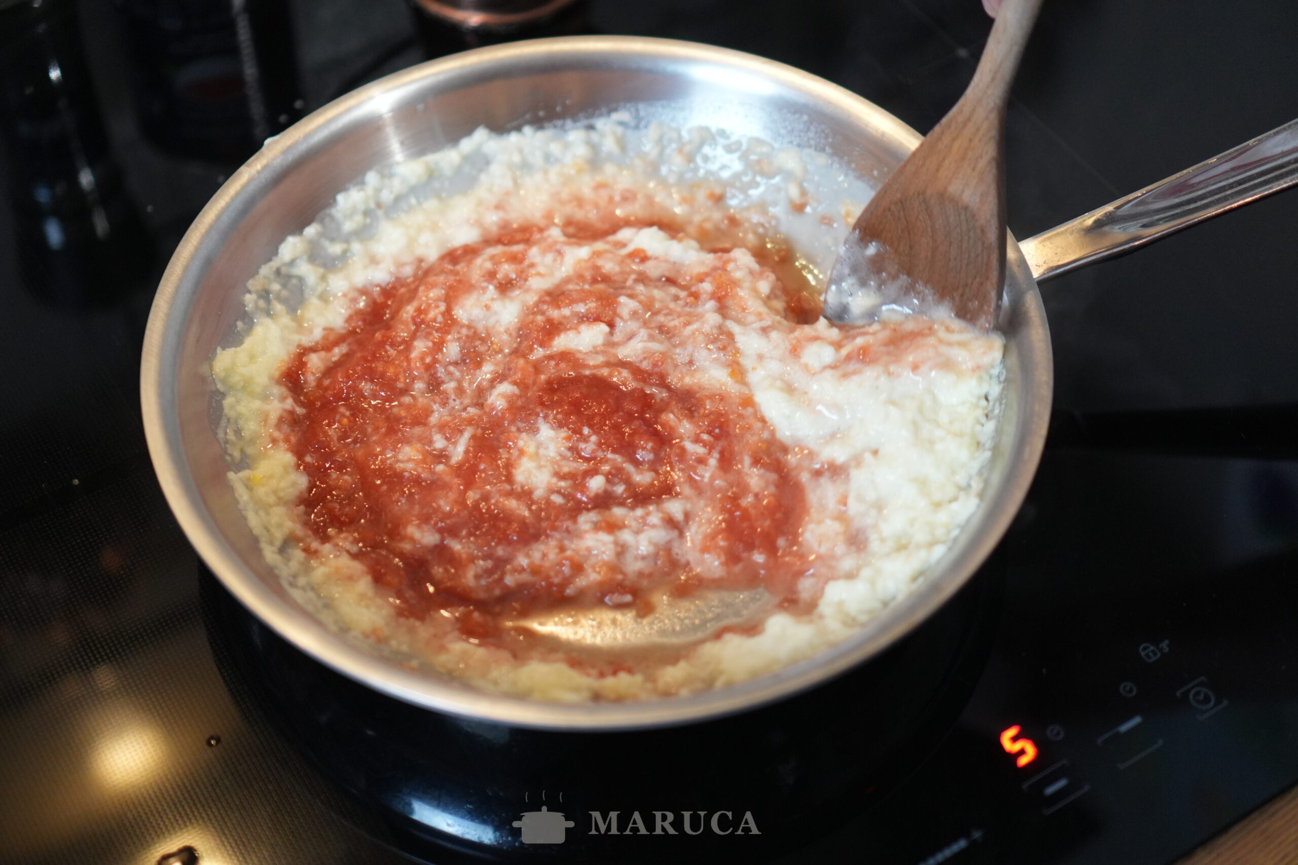 Agregando la passata al aglione