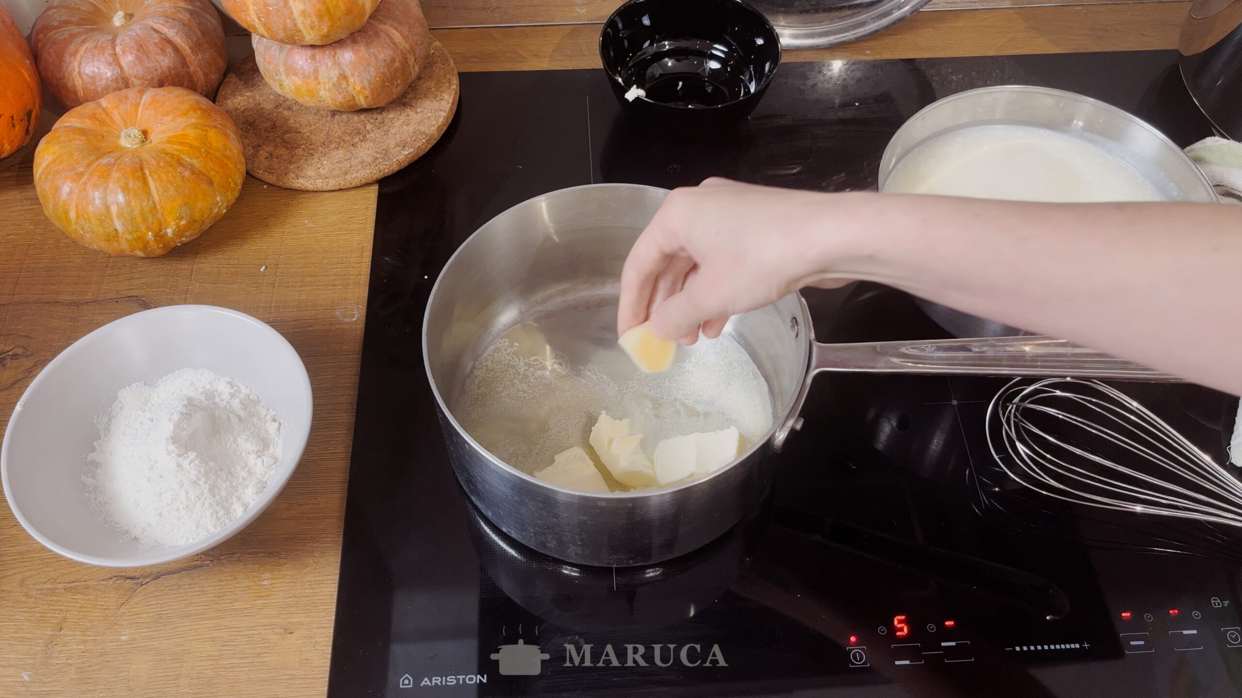 Condimentando la salsa blanca