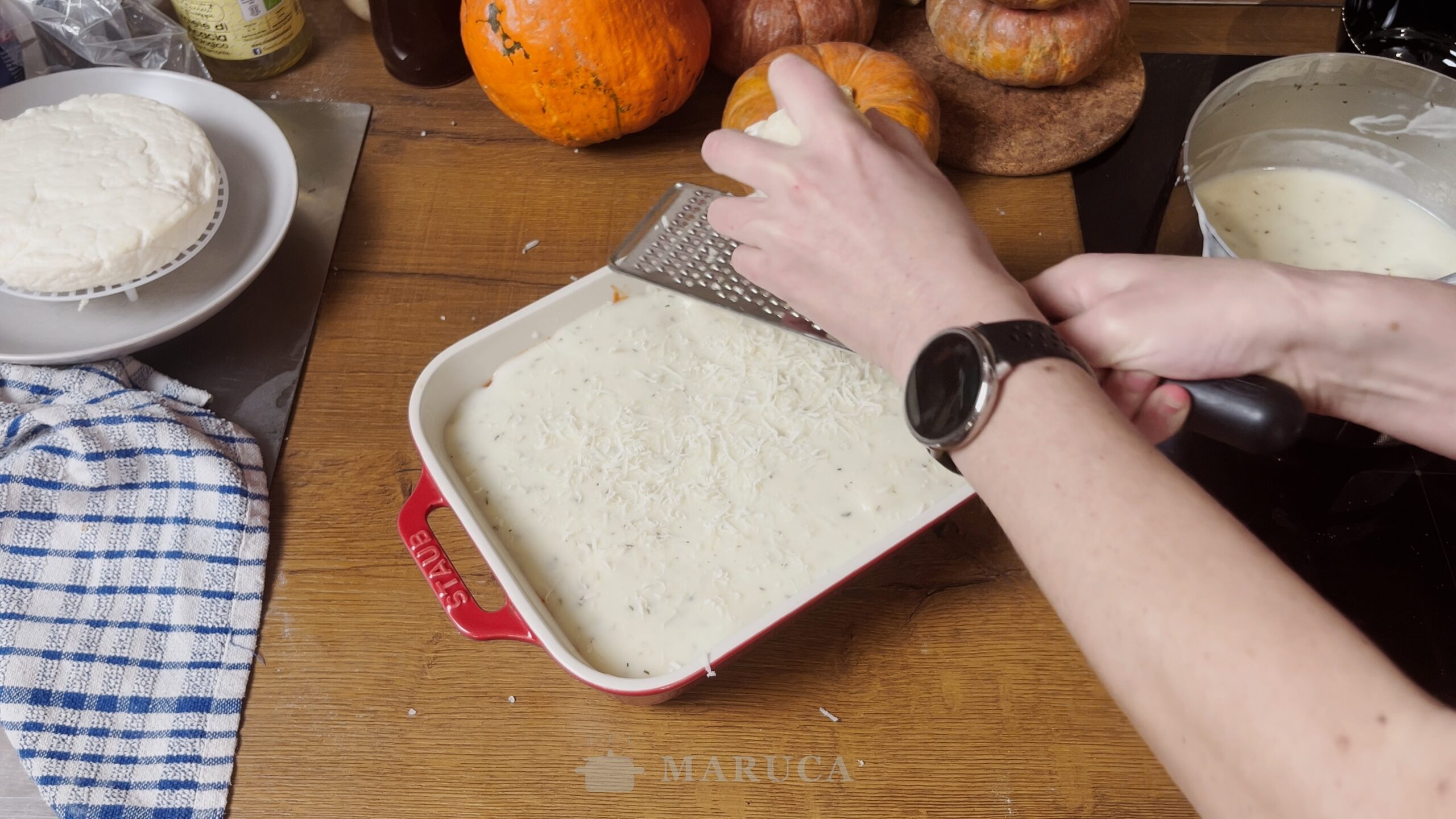 Condimentando la salsa blanca