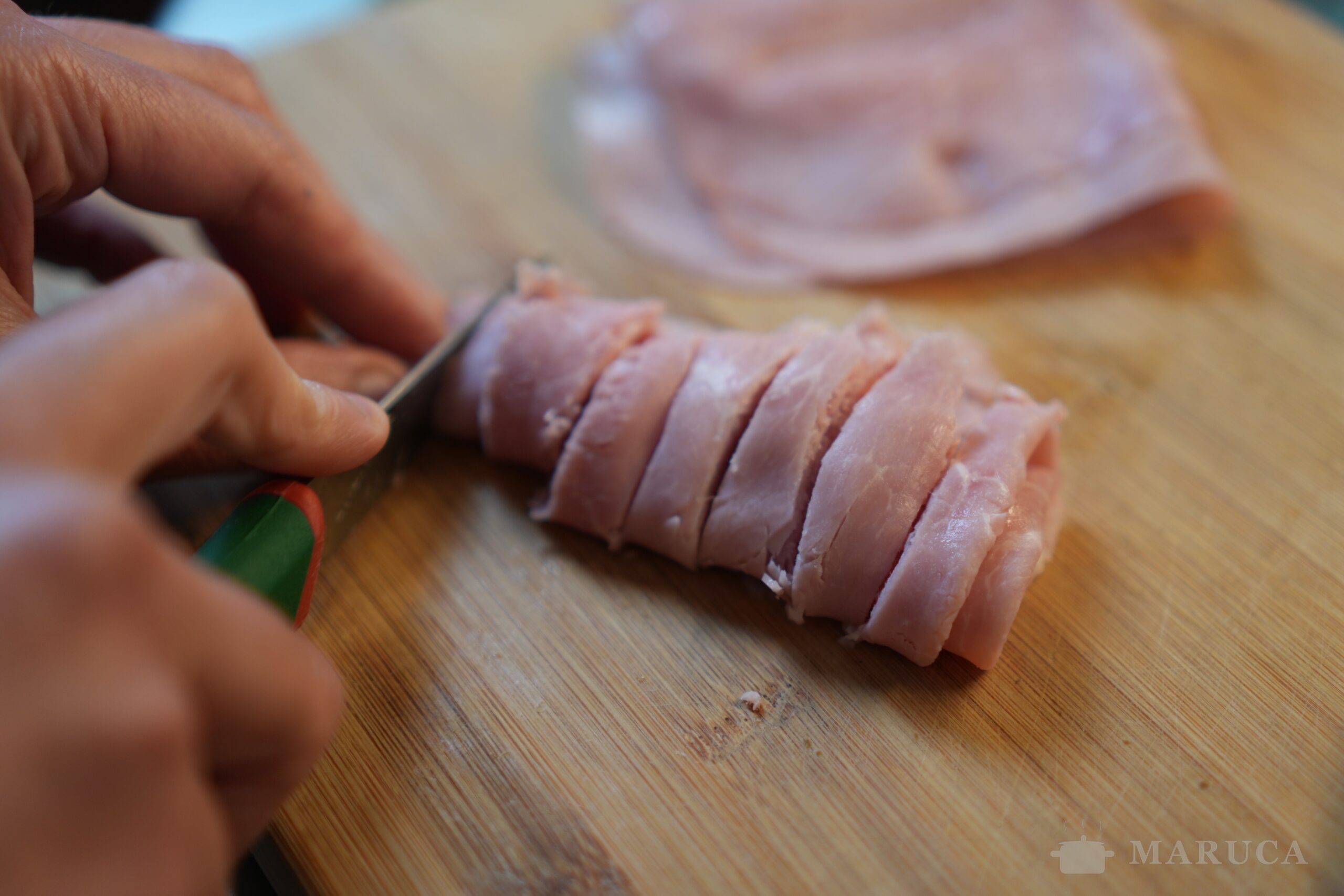 Pasta al Baffo: Receta Italiana con Jamón y Salsa de Tomate