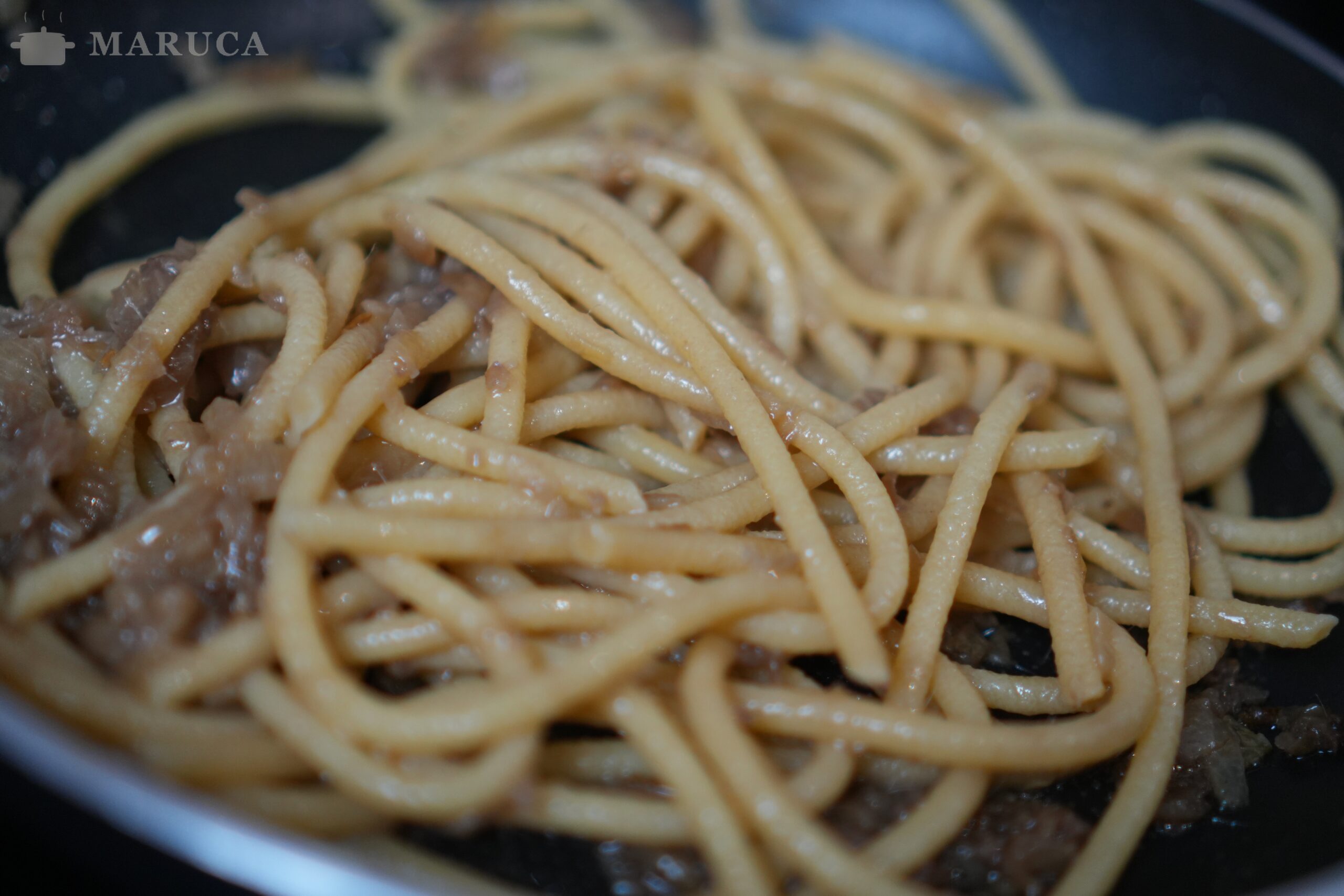 Bigoli en Salsa de Acciughe: Receta Italiana Auténtica