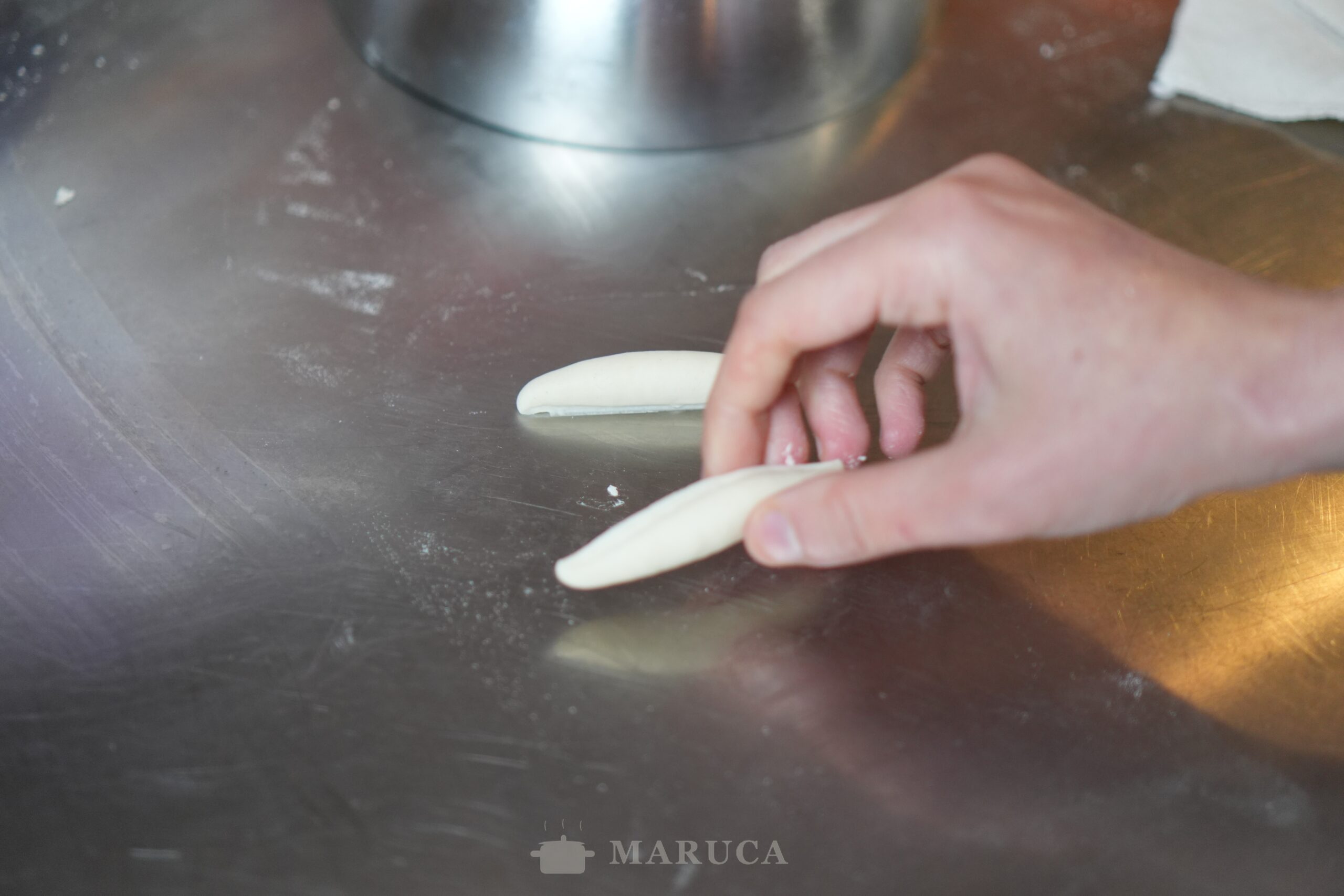 Cortando la masa para los pici
