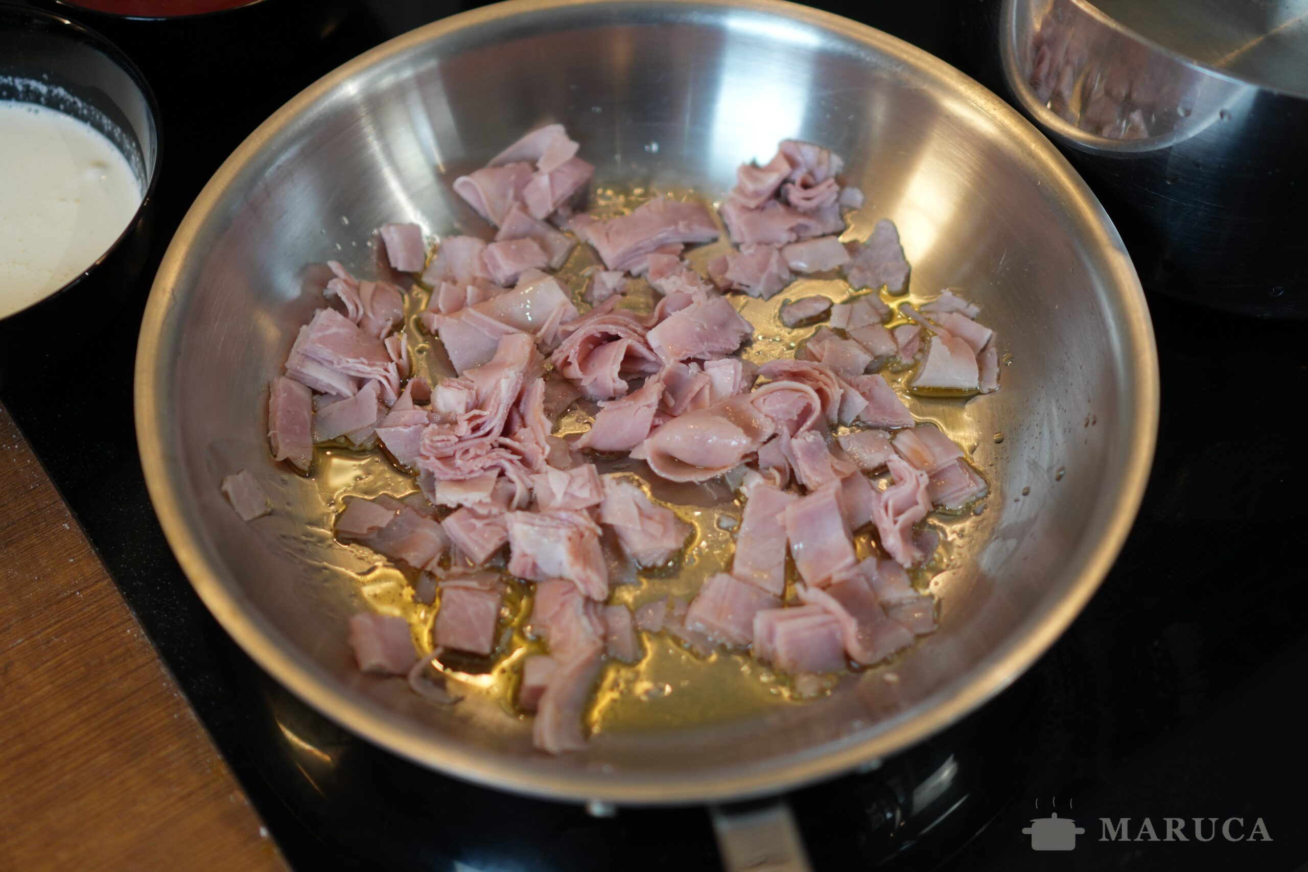 Pasta al Baffo: Receta Italiana con Jamón y Salsa de Tomate