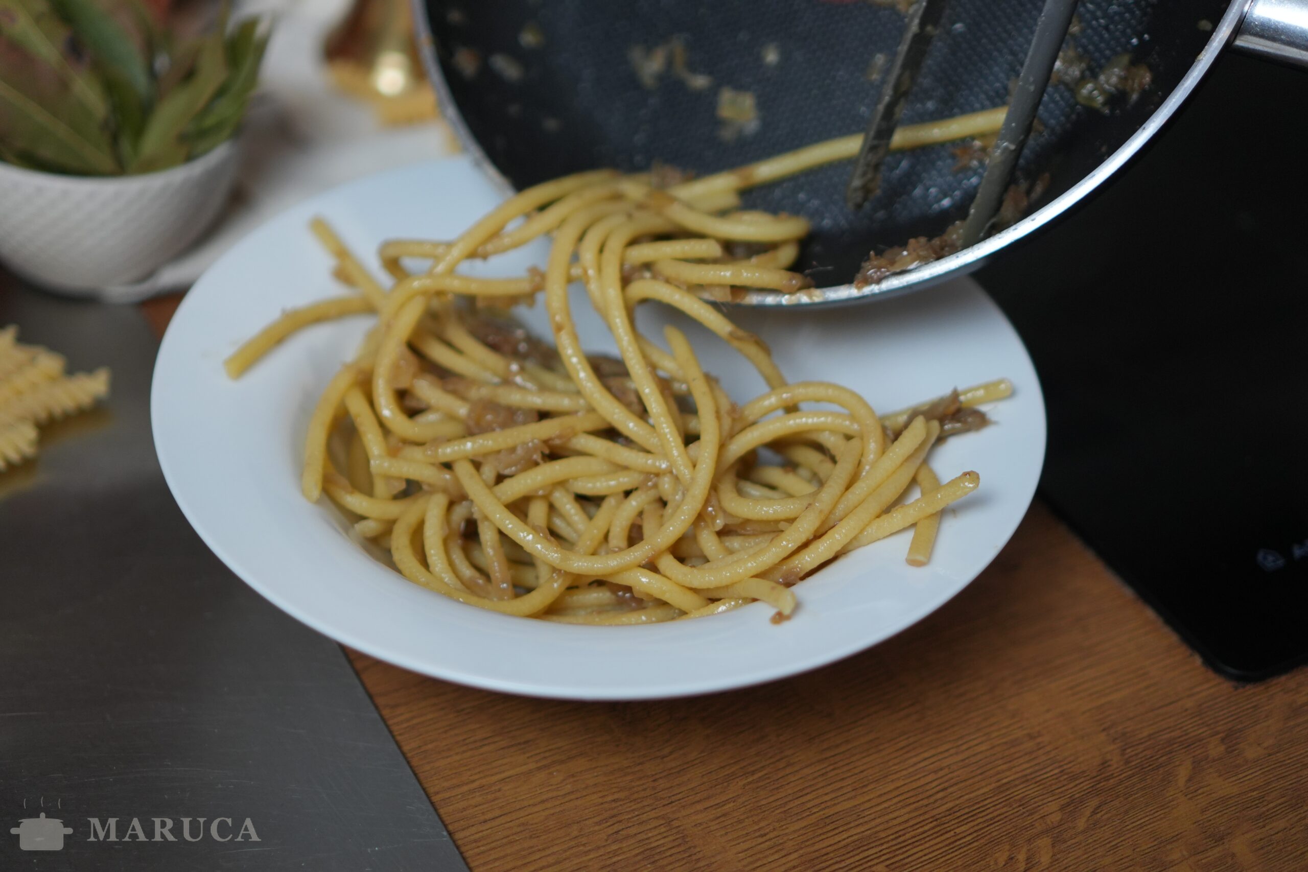 Bigoli en Salsa de Acciughe: Receta Italiana Auténtica