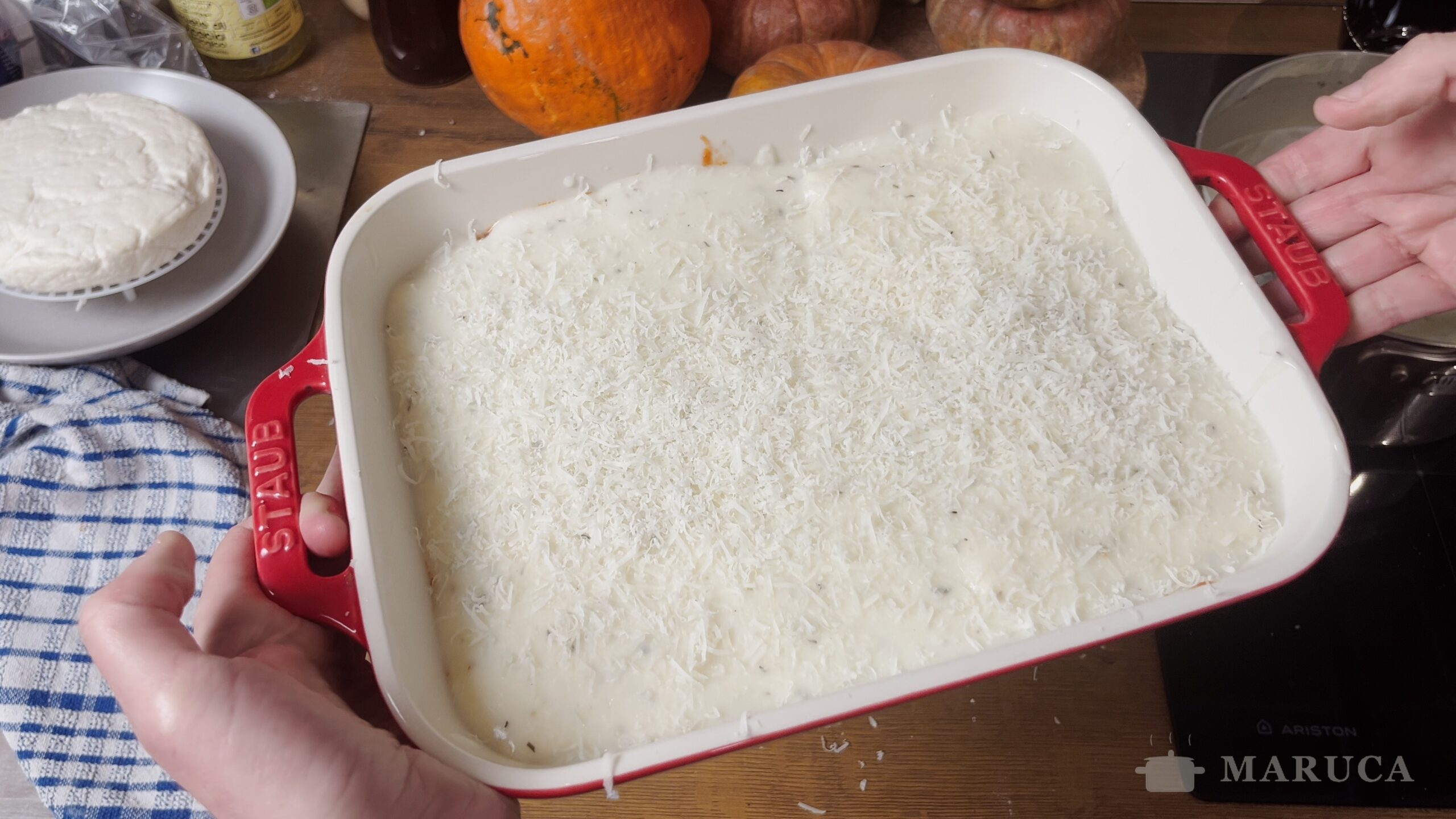 Lasagna lista para entrar al horno