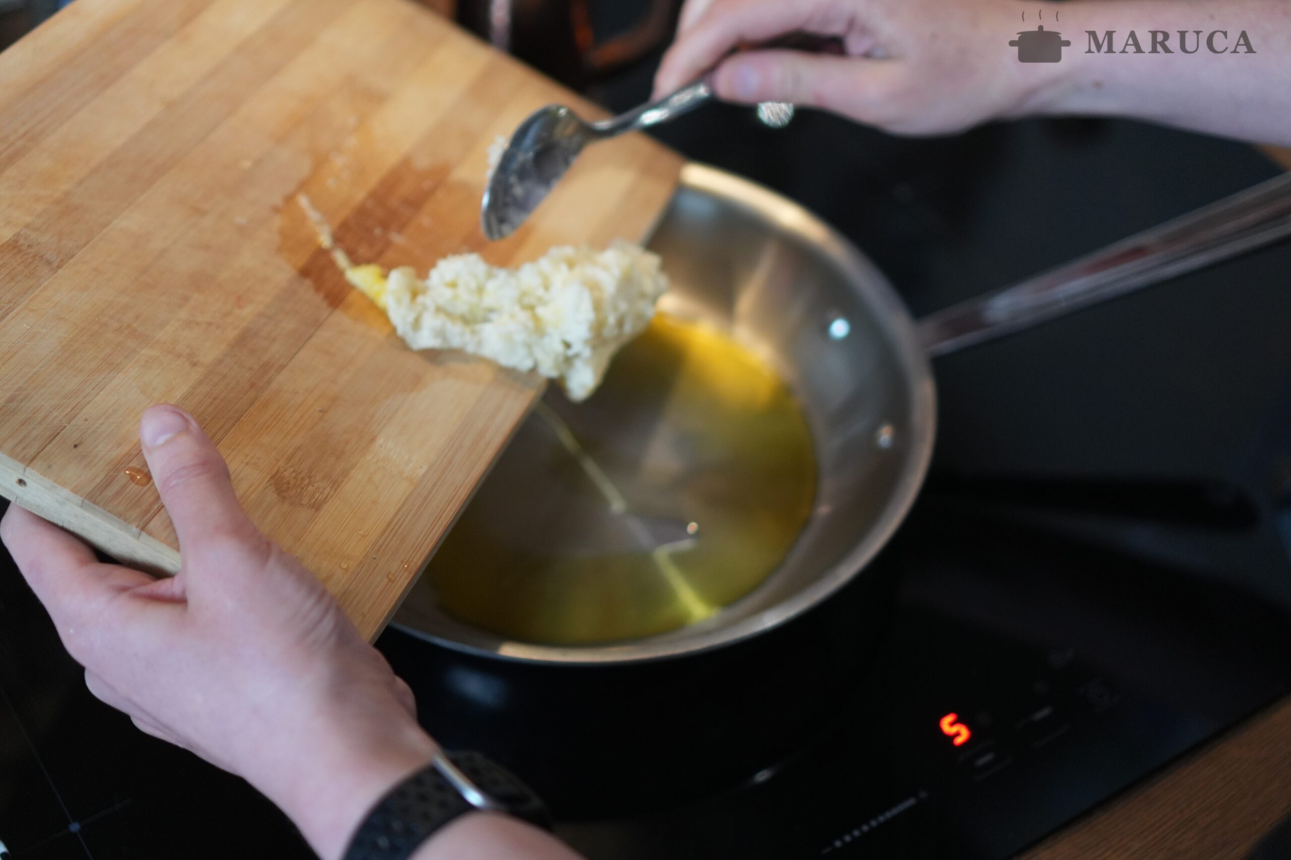Cocinando el aglione en la padella