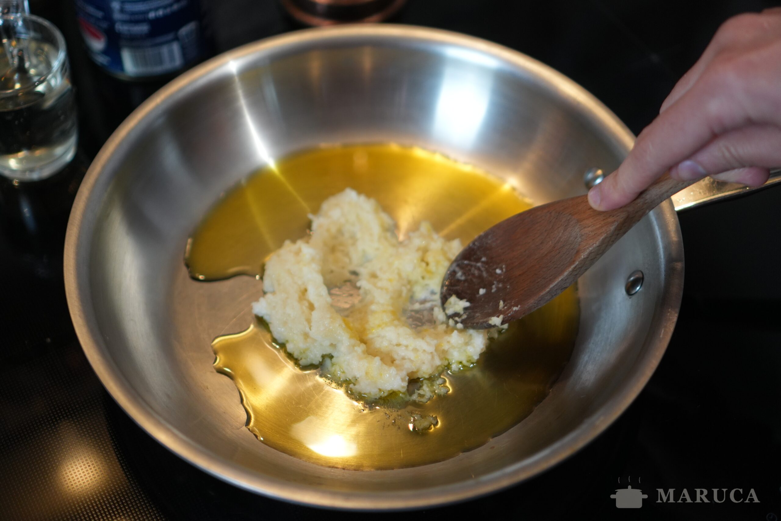 Cocinando el aglione en la padella