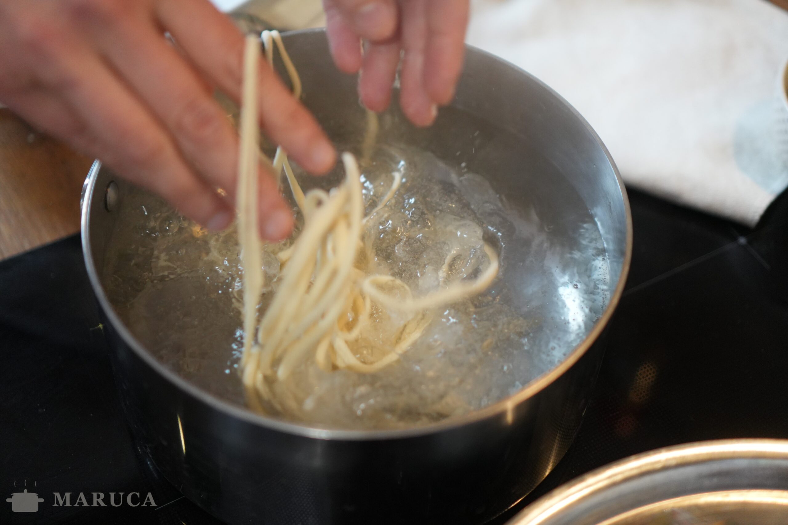 Pici cocinándose en el agua