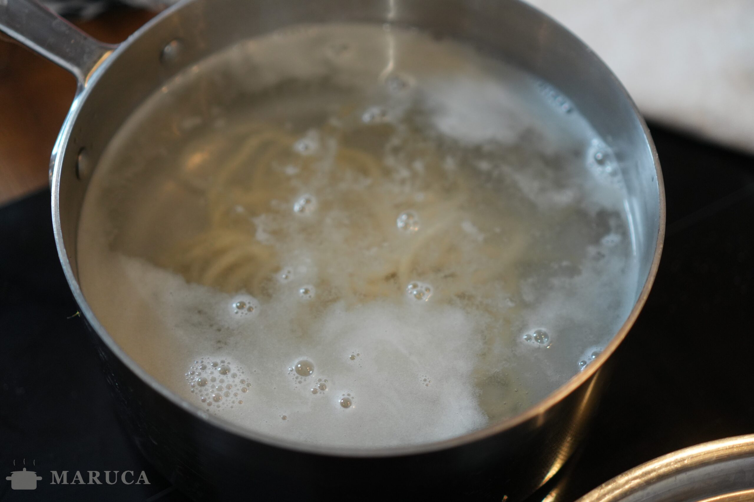 Pici cocinándose en el agua