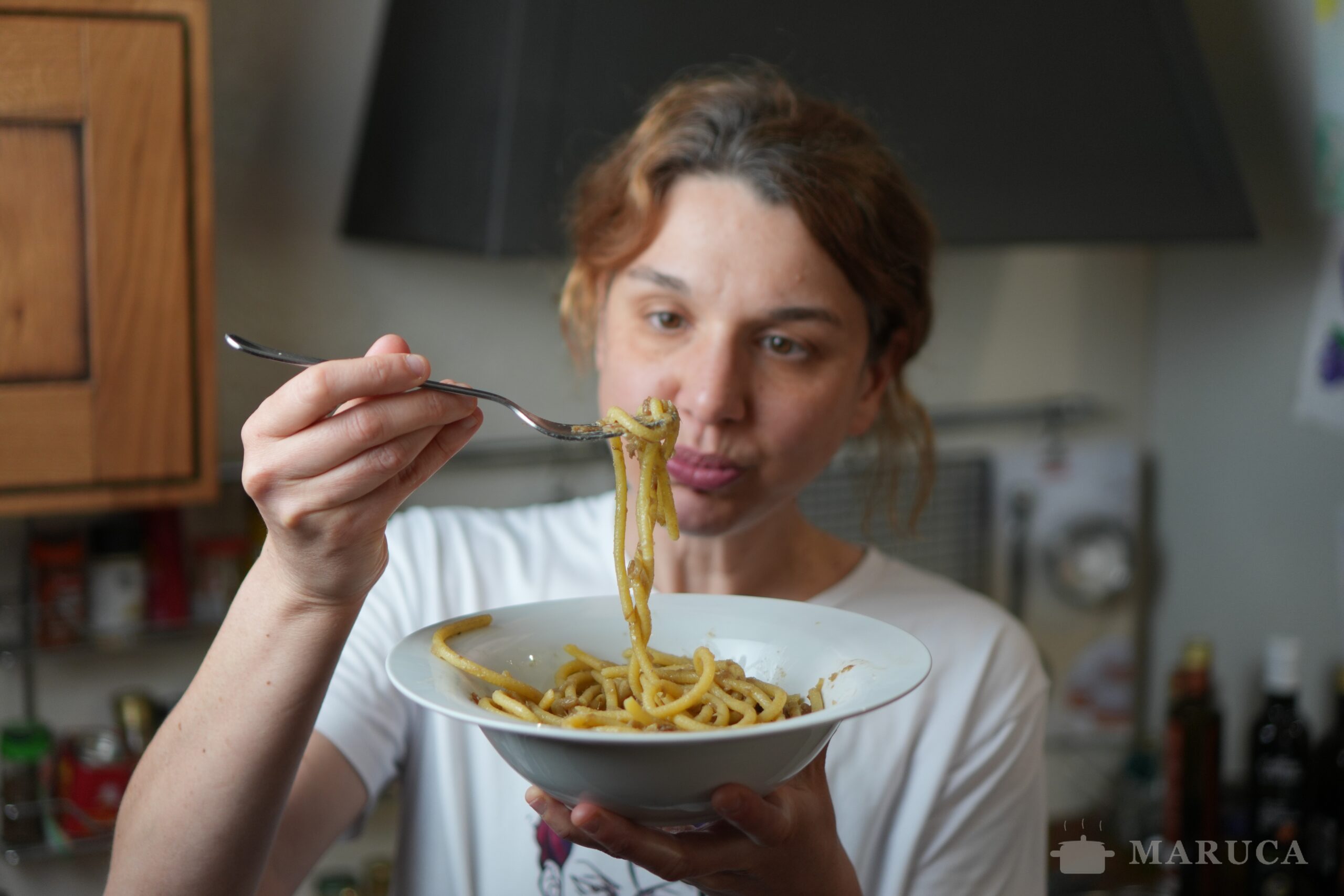 Bigoli en Salsa de Acciughe: Receta Italiana Auténtica