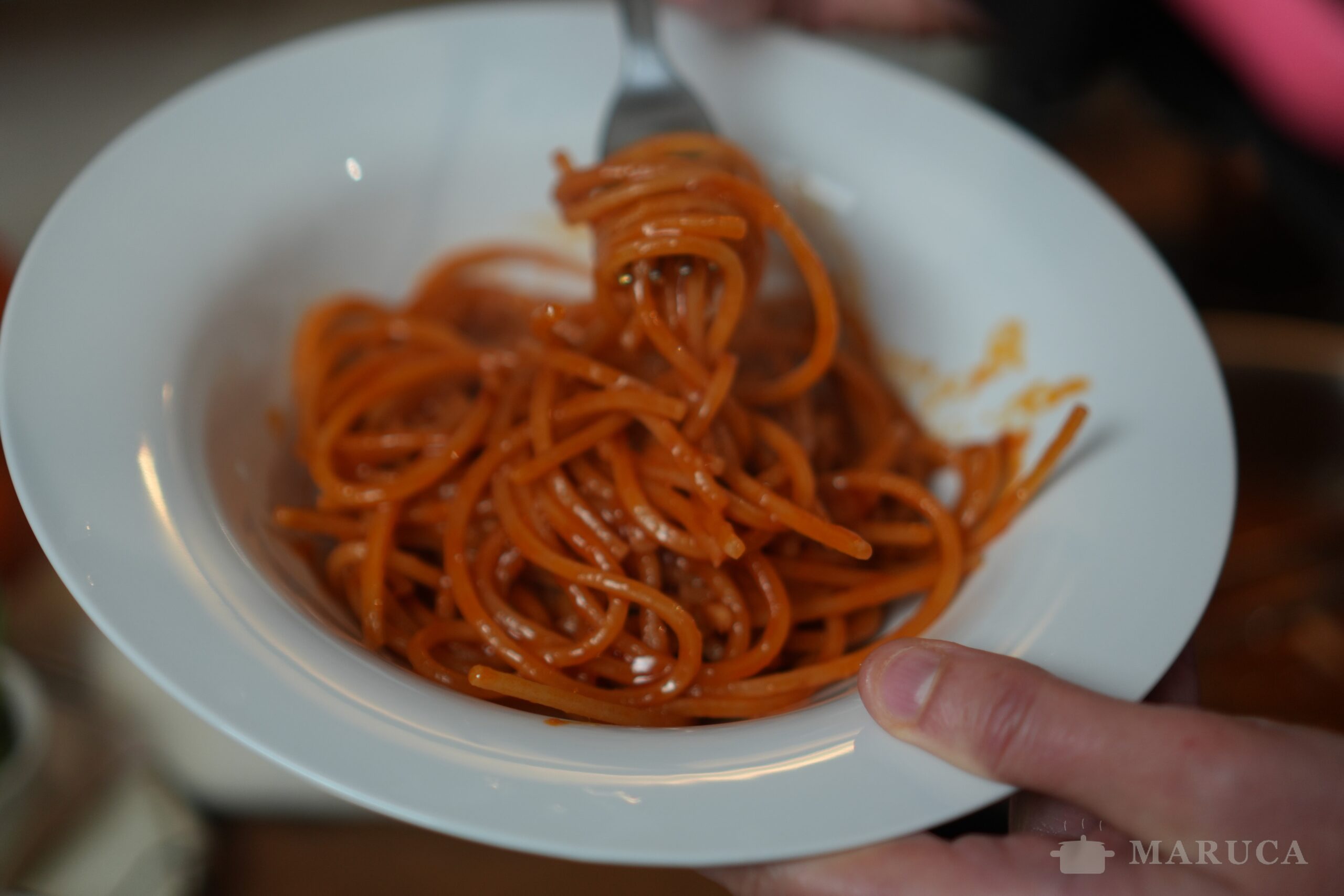 Probando la pasta all'Assassina