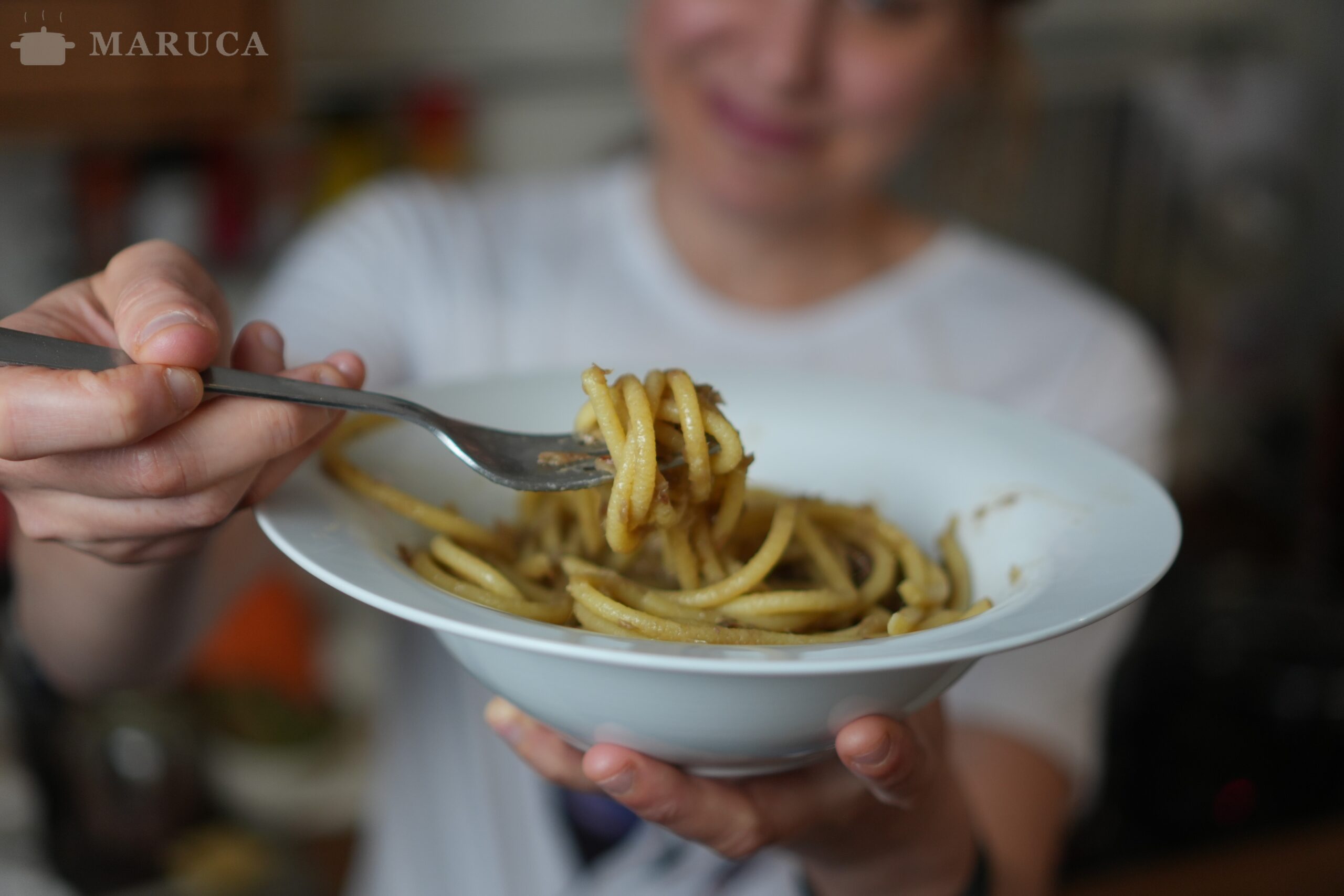 Bigoli en Salsa de Acciughe: Receta Italiana Auténtica