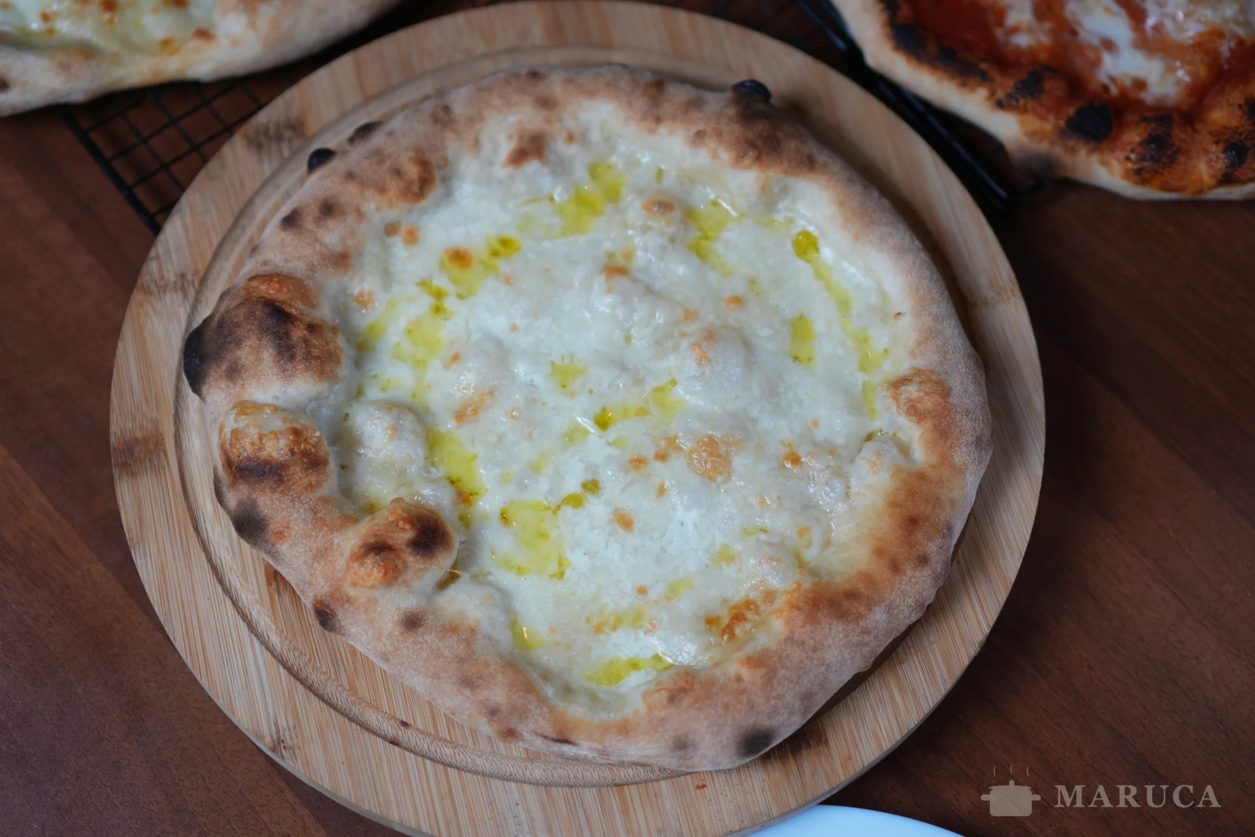 pizza casera recién salida del horno