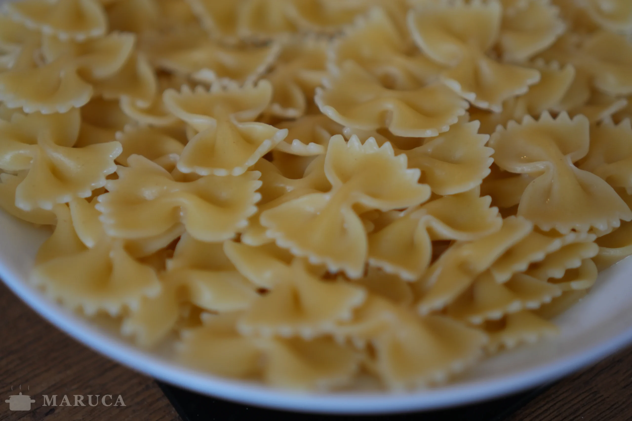 Pasta farfalle cocida