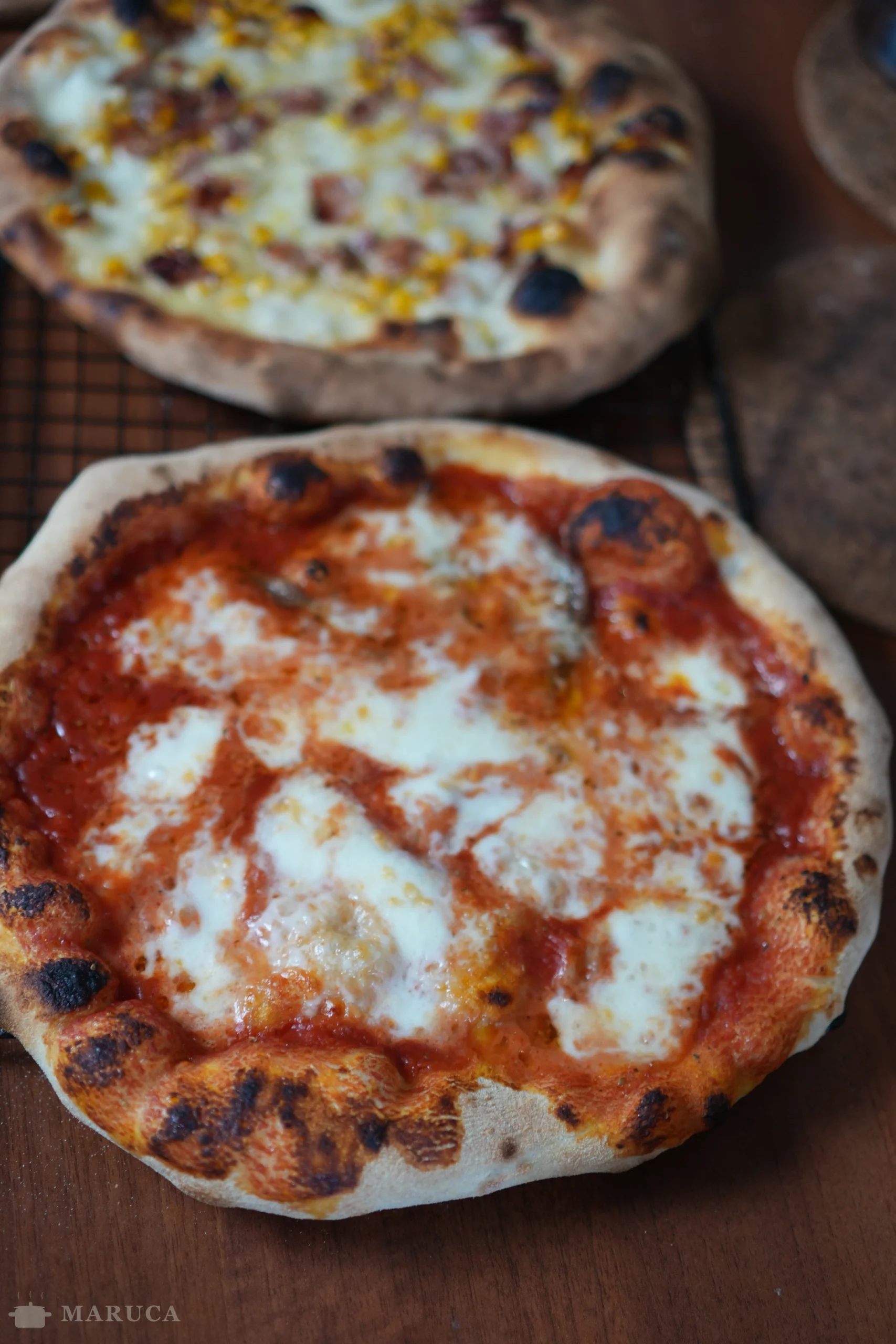 pizza margherita con anchoas horneada