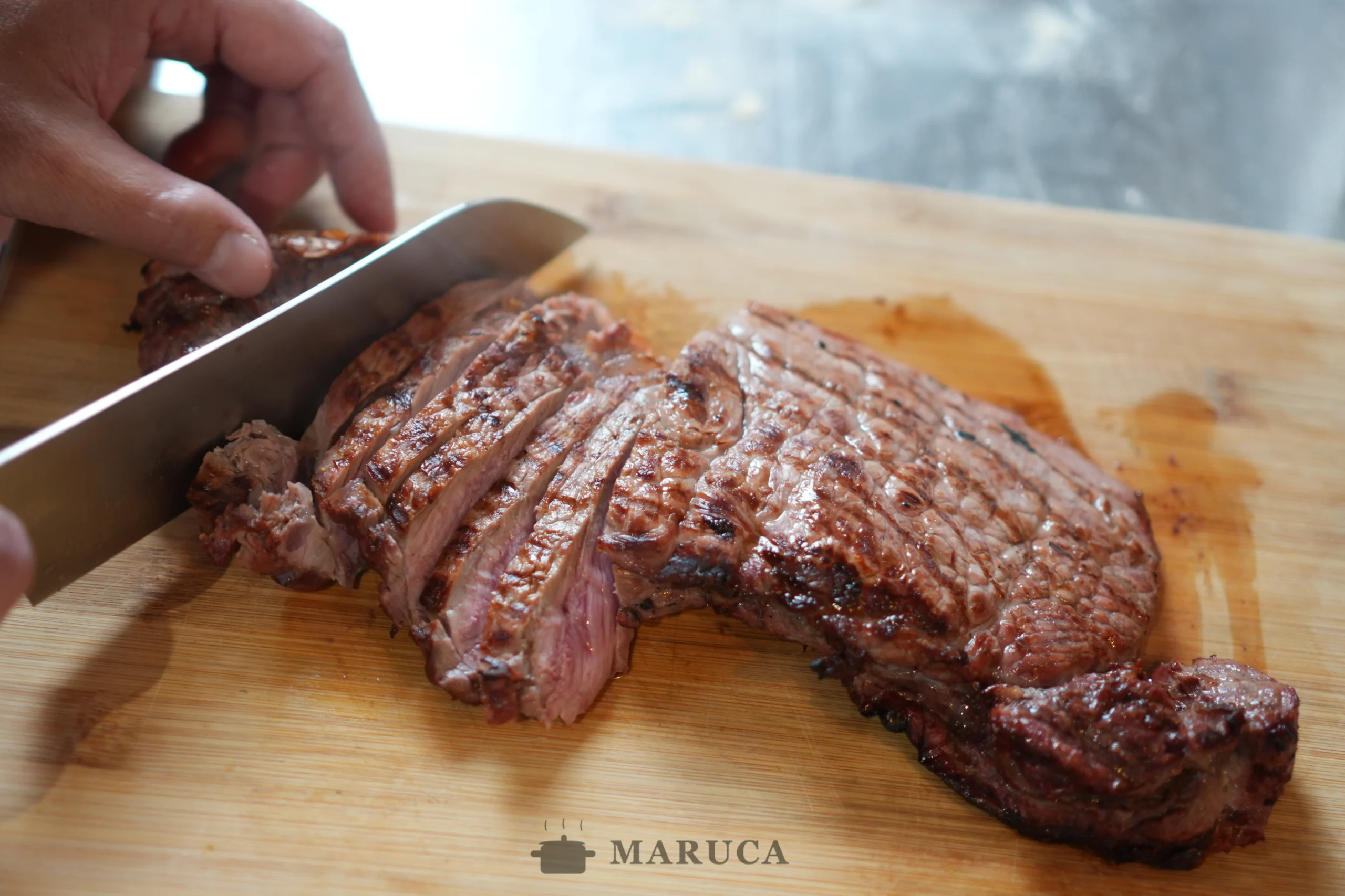 carne asada jugosa lista para cortar