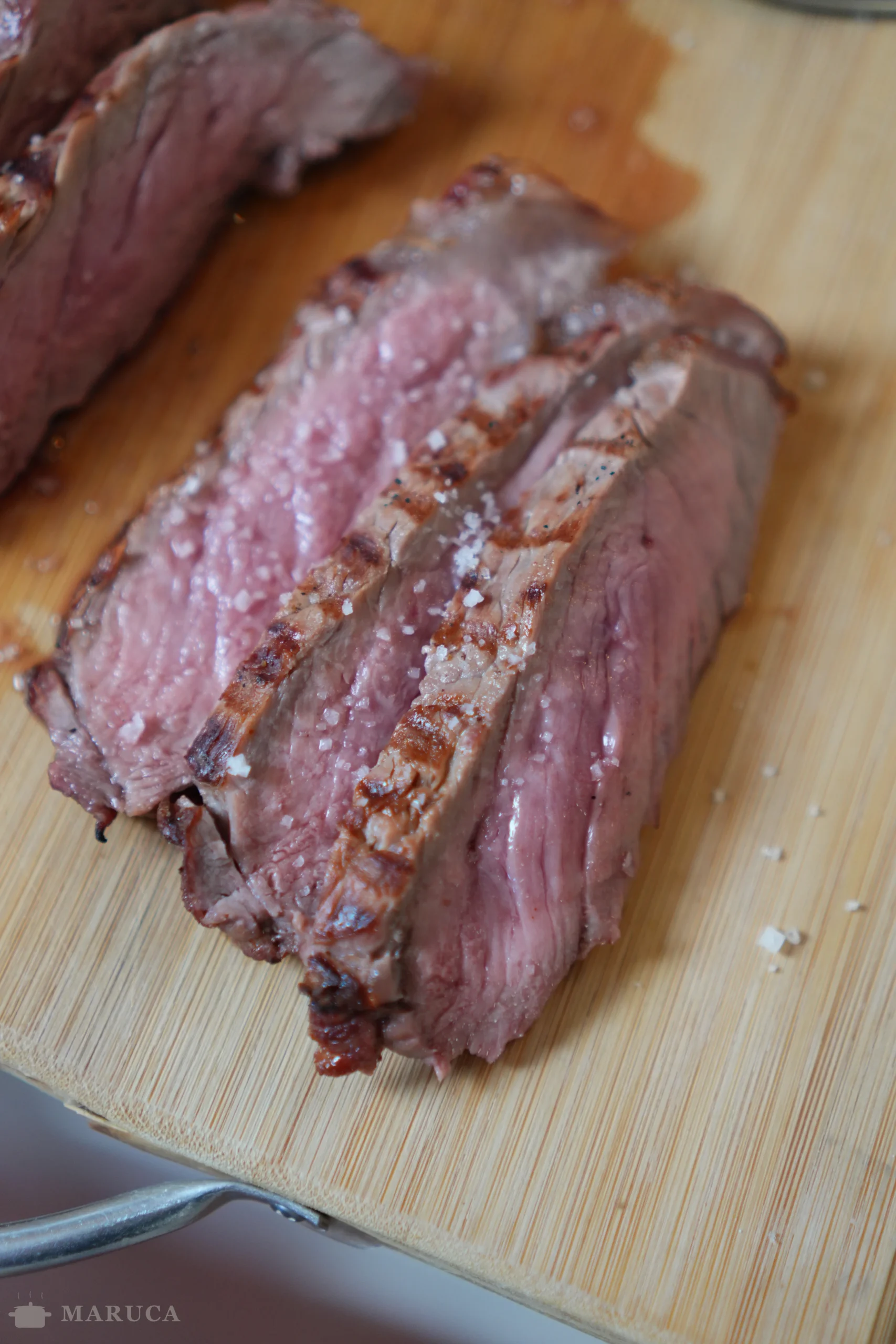 bife jugoso recién cortado