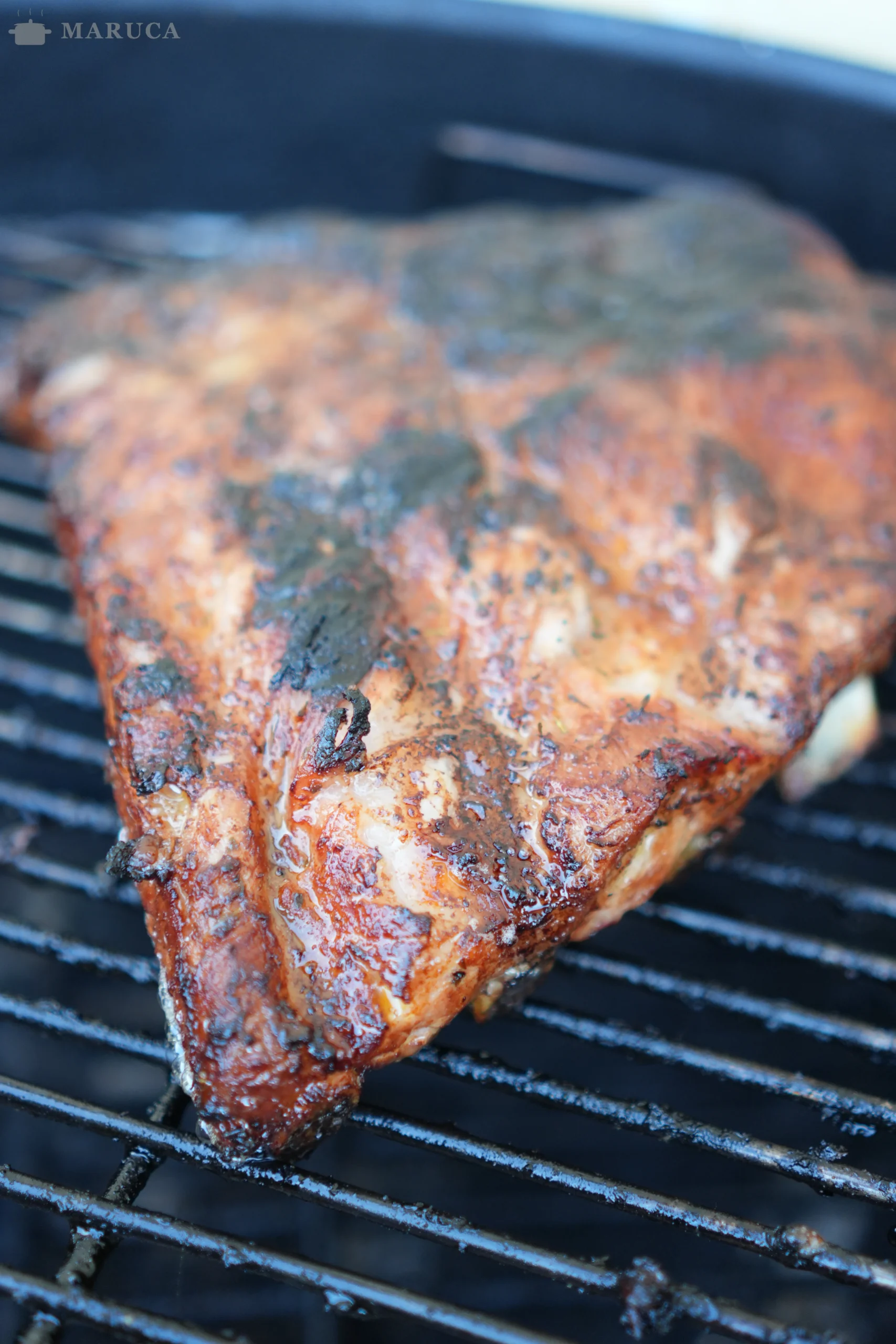 costillas de cerdo ahumadas en la parrilla