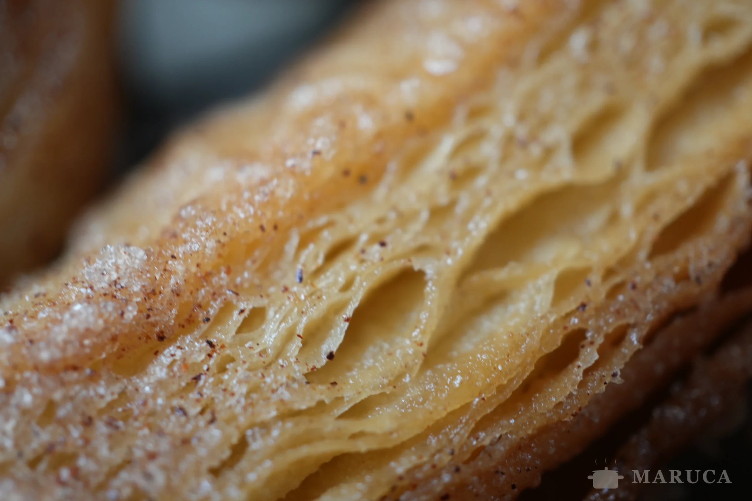 macro: azúcar caramelizado y dorado en detalle