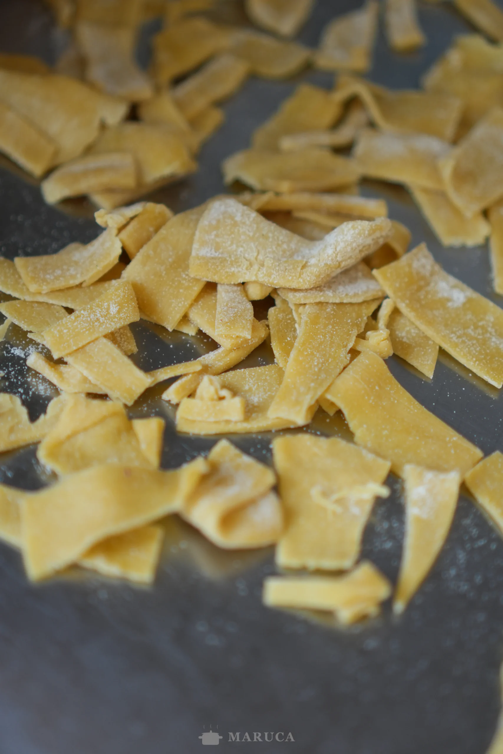 maltagliati hechos con los recortes de masa de pasta fresca