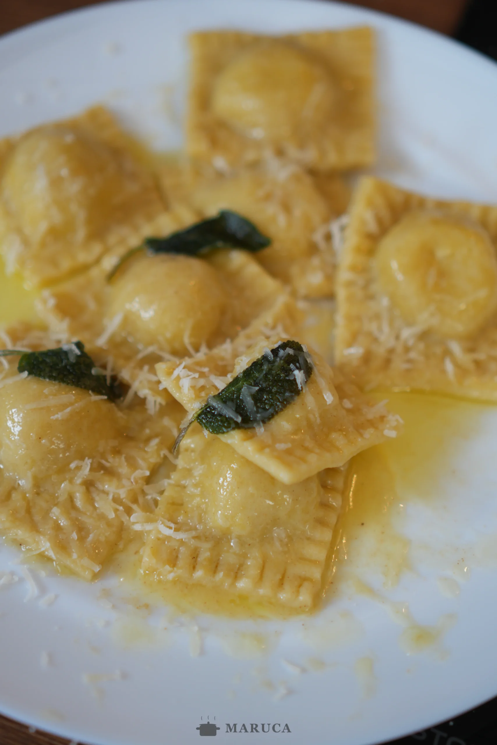 tortelli di patate con salsa de manteca y salvia