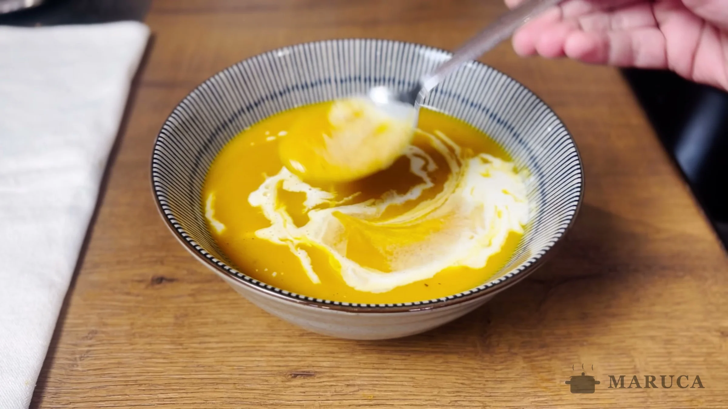 Sopa crema de zapallo: fácil, sin caldo y súper cremosa
